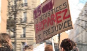 Environ deux mille sages-femmes manifestent à Paris
