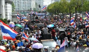 Thaïlande: les manifestants visent le QG de crise de Yingluck