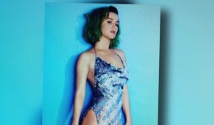 Katy Perry a les cheveux verts