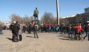 Donetsk: manifestation pro-Russe devant le siège régional