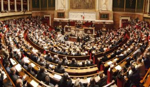 L'Assemblée nationale approuve le plan d'économies de Manuel Valls