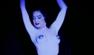 Les "seins diamants" de Dita Von Teese - ZAPPING SEXY DU 16/10/2014