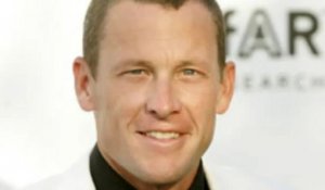 Lance Armstrong cause un accident et laisse sa compagne s'accuser