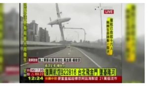  Le crash spectaculaire d'un avion TransAsia à Taïwan 