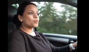 Une femme chauffeur de taxi