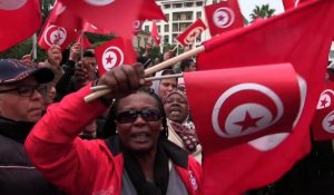 Des centaines de Tunisiens manifestent contre le terrorisme