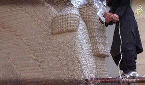 Irak: le groupe EI détruit des sculptures pré-islamiques