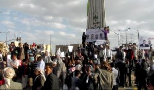 Vidéo : des milliers de personnes défilent à Sanaa contre les Houthis