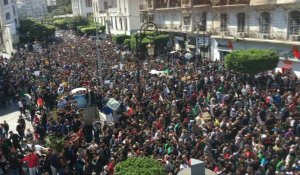 Contestation en Algérie: des milliers de personnes défilent à Alger