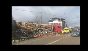 Un hombre fallece arrollado por su propio camión en Sevares, Piloña
