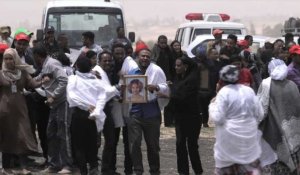 Éthiopie: sur le site du crash, des familles en pleurs