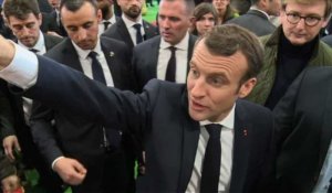 Salon de l'Agriculture: déambulation tous azimuts de Macron (2)