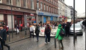 Grève pour le climat: plusieurs milliers de citoyens s'élancent dans les rues de Mons