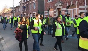 Une cinquantaine de Gilets jaunes manifestent à Bailleul, le 16 février 2019.