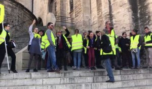 À Avignon, les gilets jaunes espèrent croiser François Hollande