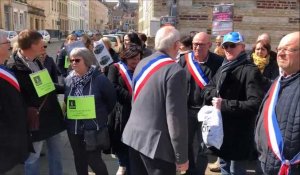 Manifestation devant la sous-préfecture à Saint-Omer contre les suppressions de postes et une réorganisation d'ampleur