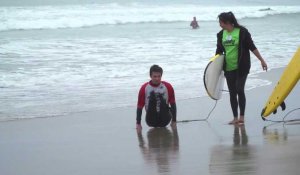 En Californie, ils pratiquent le surf pour oublier la guerre