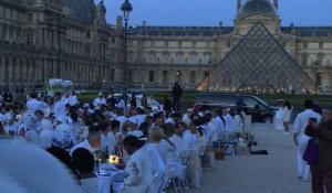 Paris: des milliers de "dîneurs en blanc" aux Tuileries