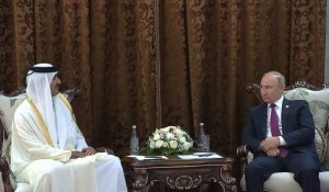 Vladimir Poutine rencontre l'émir du Qatar à Douchanbé
