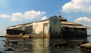 Jakarta s'enfonce sous les eaux