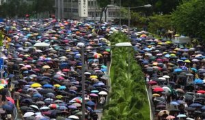 Hong Kong: manifestations anti et pro-gouvernement