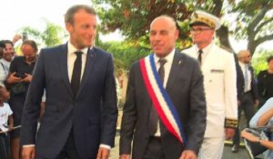 Macron assiste à une cérémonie à Bormes-les-Mimosas