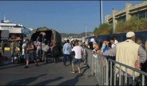 A Lesbos, 635 migrants quittent le camp saturé de Moria