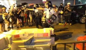 Escalade à Hong Kong: la police tire avec une arme à feu, une pr