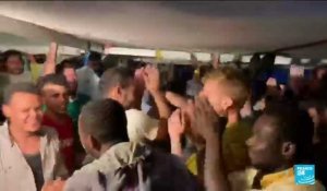 Les migrants de l'Open Arms débarquent à Lampedusa