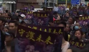 Hong Kong : manifestation et appel à la grève générale