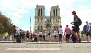 Plomb à Notre-Dame: un collectif demande le confinement du site