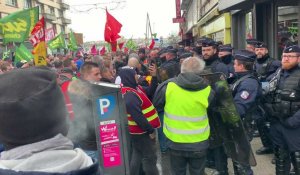 Boulogne-sur-Mer : les manifestants devant la permanence du député Jean-Pierre Pont