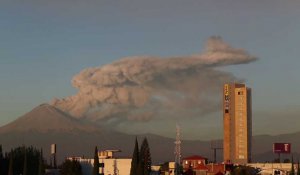 Mexique: le volcan Popocatepetl dégage une épaisse fumée