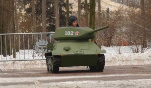 A Moscou, les répliques de chars sont un franc succès