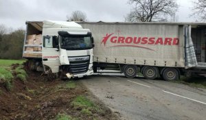 Un conducteur perd le contrôle de son camion près de Ploërmel