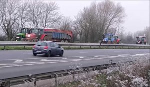 Les agriculteurs du Nord manifestent sur l'A25