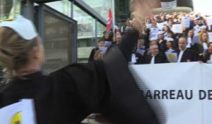A Bordeaux, "Balance ta robe" des avocats contre la réforme des retraites