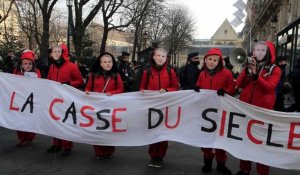 Réforme des retraites : les opposants s'obstinent, le Conseil des ministres entérine