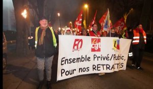 Manifestation aux flambeaux contre la réforme des retraites à Cambrai