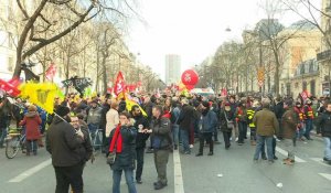 Plusieurs milliers de personnes manifestent à Paris contre la réforme des retraites
