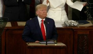 La chef démocrate Nancy Pelosi déchire le discours de Donald Trump