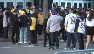 Des fans de Kobe Bryant se rassemblent pour un dernier hommage à la légende de la NBA