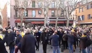 Bain de foule de Carles Puigdemont dans les rues de Perpignan