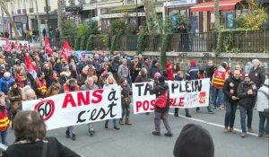 Retraites: départ de la manifestation à Paris contre le recours au 49-3