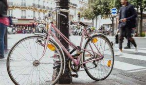 Anne Hidalgo veut supprimer 60 000 places de parking pour créer des pistes cyclables