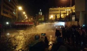 La police utilise un canon à eau sur les manifestants dans le centre de Beyrouth