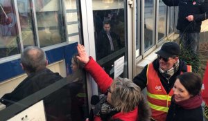 Des manifestants tentent de perturber la visite du secrétaire d'État à Alençon