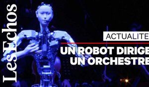 Un robot humanoïde dirige un orchestre