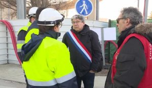 Retraites: Martinez visite le centre d'incinération d'ordures de Saint-Ouen