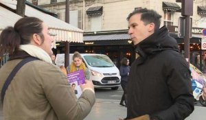 Municipales à Paris: Gaspard Gantzer tracte dans le XVe arrondissement